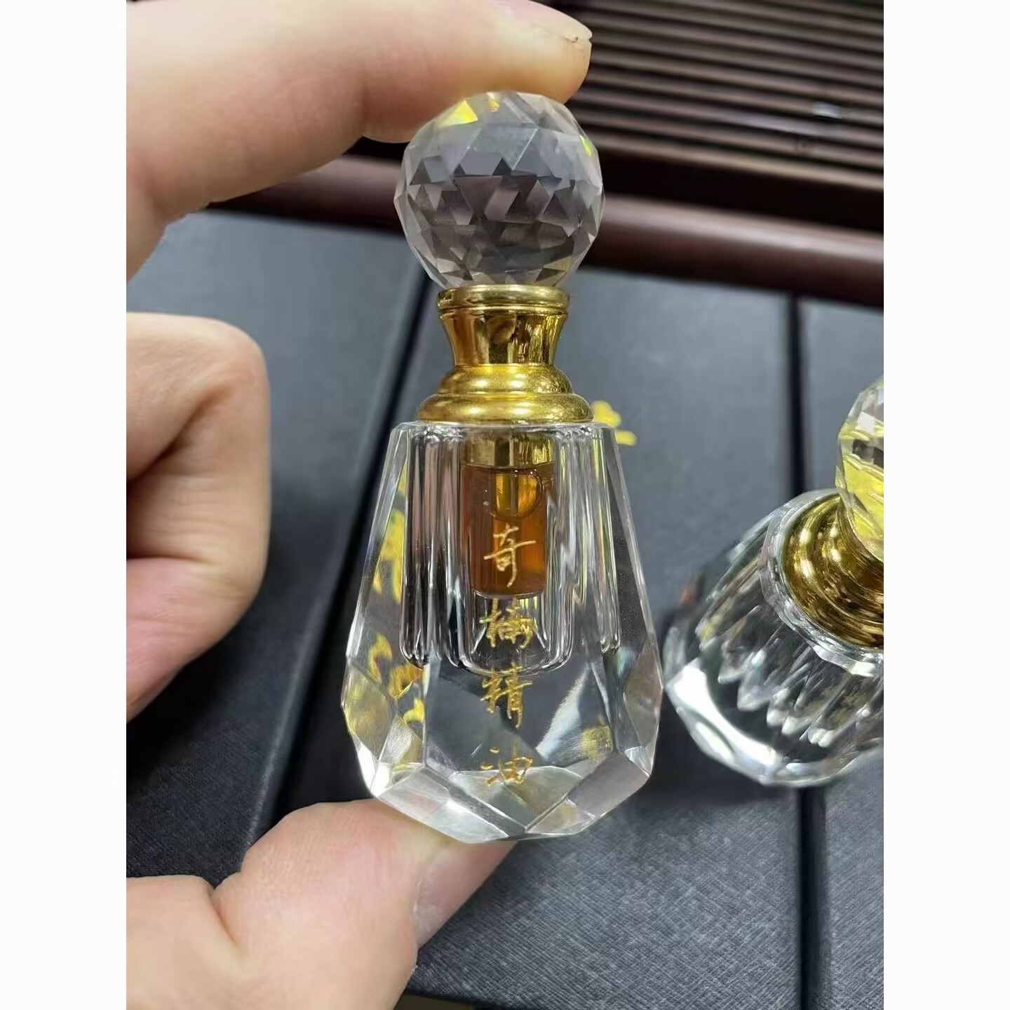 Perfume Fragrance Raw Material - น้ำมันหอมกลิ่นกฤษณา 2 มล./กล่อง กลิ่นหอมติดทนนาน วัตถุดิบสำหรับทำสบู่ น้ำหอม